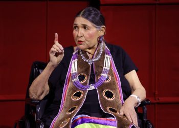 Muere a los 75 años la actriz amerindia Sacheen Littlefeather, quien rechazó el Óscar de Marlon Brando