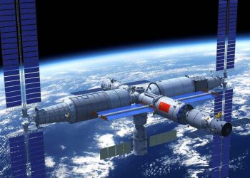 Cohete llega a sitio de lanzamiento para misión de carga de estación espacial china