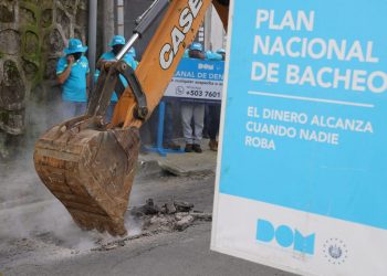 Obras Municipales inicia bacheo de calles en Santo Tomás