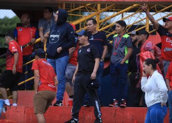 Edwin Sierra, ejecutivo de AGM Sports: «El profesor Zambrano seguirá al frente de FAS y si la afición de FAS no responde, entonces que no venga a exigir»