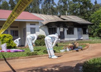 Mueren 11 niños en incendio en una escuela de Uganda