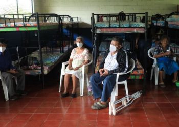 Autoridades evacúan a habitantes de comunidades de Tecoluca