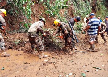Comando de Ingenieros de la Fuerza Armada apoya en la reactivación de calles dañadas por tormenta Julia