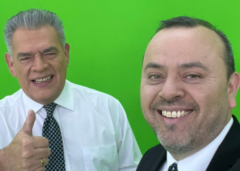 VIDEO/ Moisés Urbina vuelve a ser tendencia por polémico encuentro con su colega en televisión