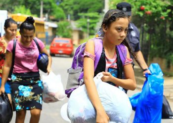 Trabajo interinstitucional permite evacuación de más de 100 familias de Puerto Parada, Usulután