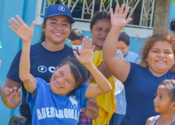 Personal de CEL realiza actividades lúdicas para niños que se encuentran albergados debido al paso de la tormenta Julia