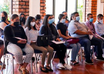 Excelente desempeño de salvadoreños motiva a empresa estadounidense a reclutar a más trabajadores