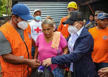 Autoridades inician evacuaciones en oriente y zona costera de El Salvador