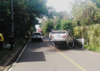 Accidente de tránsito por desperfecto mecánico dejó dos lesionados en La Libertad