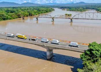 Gobierno destina ayuda humanitaria para salvadoreños afectados por tormenta Julia