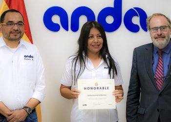 Inspectora sanitaria de ANDA recibe beca para cursar máster en España