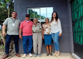 Entregan casas a excombatientes y veteranos en Santa Ana