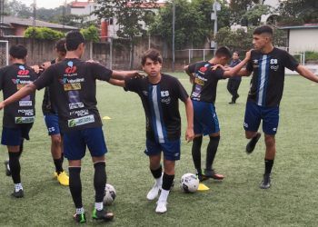 William Renderos, entrenador de la selección sub-17: «No pongo excusas por el poco tiempo de trabajo, eso sería una mediocridad»   