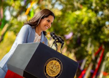 Primera Dama, Gabriela de Bukele recibe Premio Mundial de las Infancias 2022