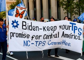 Miembros del TPS se escudan en senadores para presionar a Biden