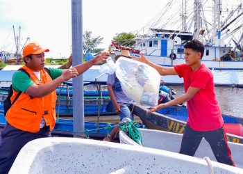 El Gobierno de El Salvador brinda ayuda a los habitantes de islas en Usulután