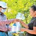 Entregan 100 paquetes de insecticidas en San Miguel