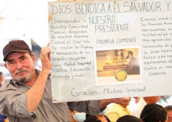 El ISTA beneficia a 259 familias al entregarles escrituras de propiedad en Tonacatepeque