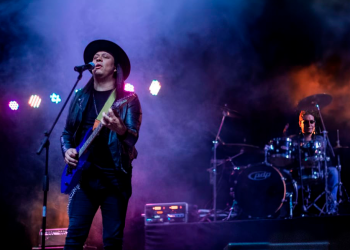 Salvadoreño Joshua Rod lidera votación en Festival de la Canción en Uruguay