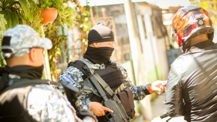 La operatividad de las fuerzas del orden está permanente en todo el país.