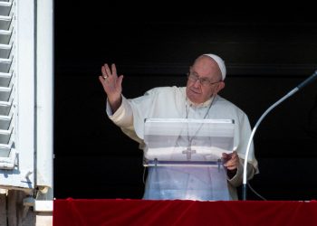 El papa suplica a Putin que cese la violencia