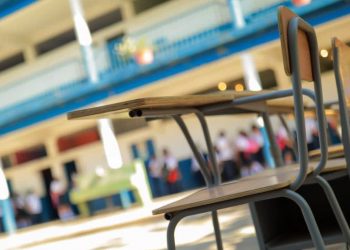Giran orden de captura contra profesor prófugo por acosar sexualmente a alumno