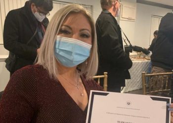 Empresaria salvadoreña acoge con alegría voto en el exterior 