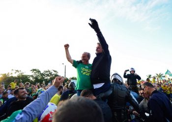 Lula y Bolsonaro cierran campaña en Brasil entre consignas y bocinazos