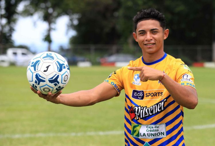 Erick Orellana, de Atlético La Unión anotó el segundo para su equipo. Foto/INDES