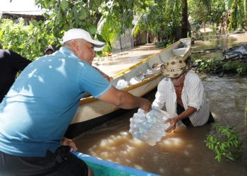 Ministerio de Trabajo entrega insumos básicos a las familias afectadas por inundaciones en Usulután
