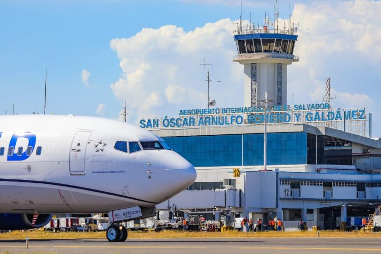 Con la nueva
terminal de
pasajeros, el
país alcanzó la
capacidad para
atender a más
de 5 millones de
pasajeros al año.