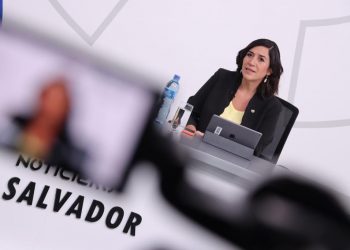 «La fijación de precios de combustibles ayuda a más de 1.5 millones de salvadoreños», María Luisa Hayem, ministra de Economía