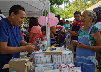 Llevan a cabo megajornada de servicios en Puerto Parada, Usulután