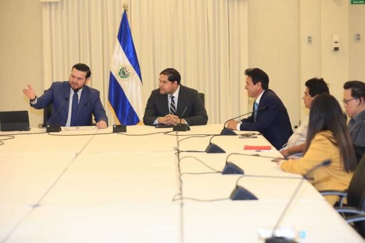 Cristian Flores recibió a empresarios estadounidenses que abrirán operaciones en el país, Foto / David Martínez.