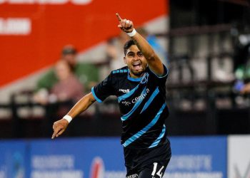 Jairo Henríquez abrió el camino del triunfo para Switchbacks FC en cuartos de final de USL 