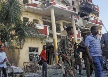Al menos 13 muertos, incluidos los atacantes, durante un ataque con explosivos contra hotel en Somalia