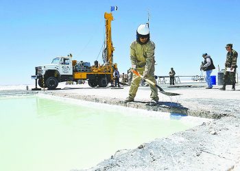 Tres recetas para extraer litio de rocas o salares