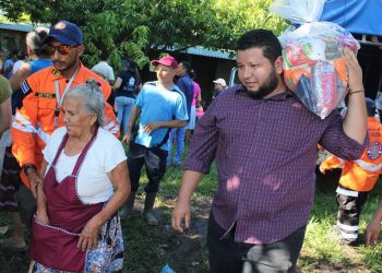 Gobierno continúa con la entrega de víveres en San Miguel