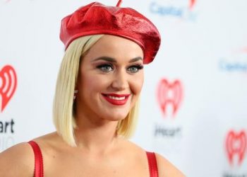 Katy Perry no logró controlar uno de sus párpados en pleno concierto