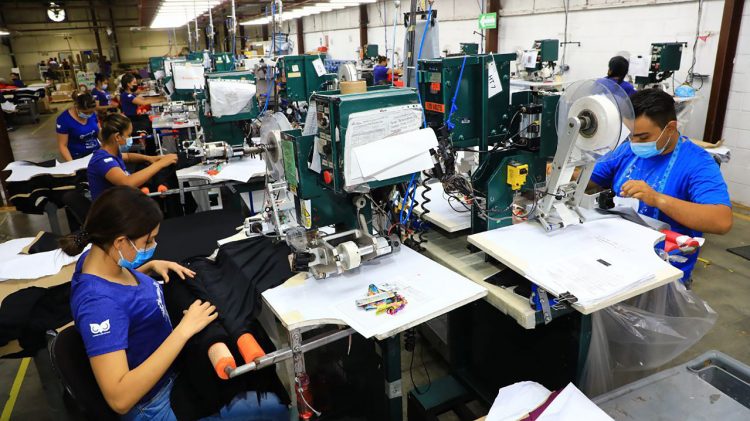 El sector textil salvadoreño es uno de los que más atrae inversionistas en el país. Foto / Diario El Salvador.