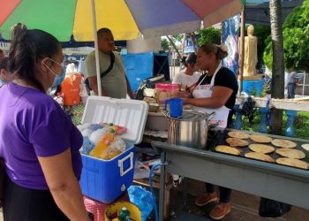 Mujeres promocionan sus emprendimientos en Ciudad Barrios