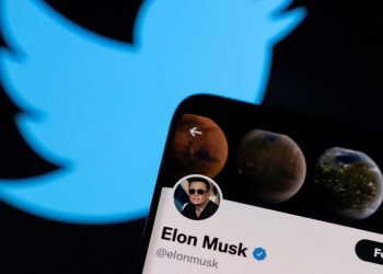 Trols inundan Twitter con insultos para probar a Musk, dice jefe de seguridad de la red