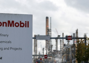ExxonMobil y Chevron obtienen fuertes ganancias