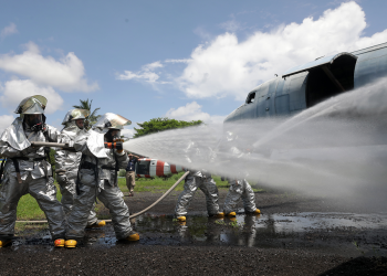 Bomberas aeronáuticas apagan la brecha de género