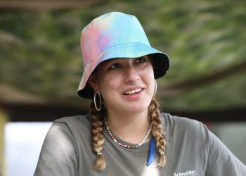 Maya Molina: el talento salvadoreño que dirige la película «Latinas de mar»