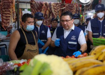 Verifican precios en mercados de Santa Tecla