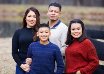 Yesli Vega, hija de salvadoreños, es candidata al Congreso de Estados Unidos