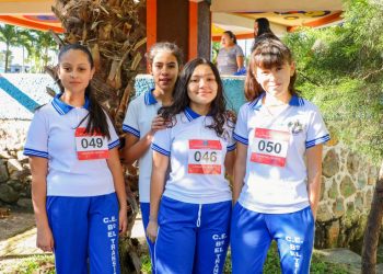 Estudiantes de La Palma, Chalatenango, protagonizaron carrera atlética