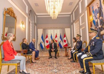 Vicepresidente Félix Ulloa recibe cartas de cuatro nuevos embajadores acreditados en El Salvador