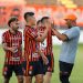 Águila tiró todo su poder ofensivo para clasificar a semis